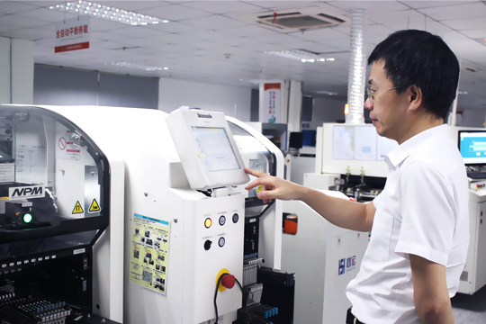 宝安日报报道：海洋之神公司顾伟 三十载初心不改 深耕LED显示屏研发