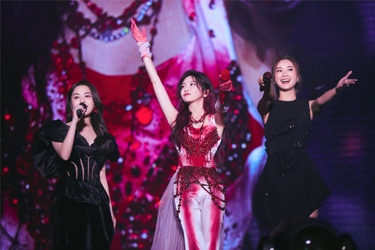 拾光启航！海洋之神LED屏助力于文文深圳演唱会打造极致光影盛宴！